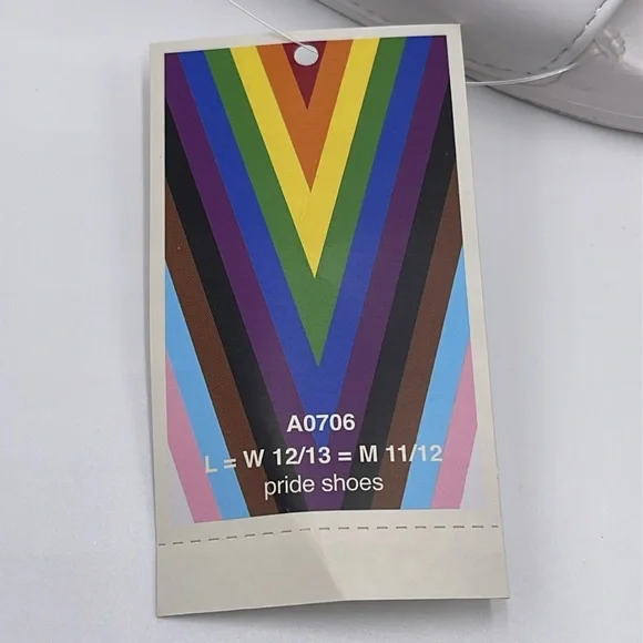 NWT Pride Slip-On Comfort White Sandals - Size L - Picture 11 of 11